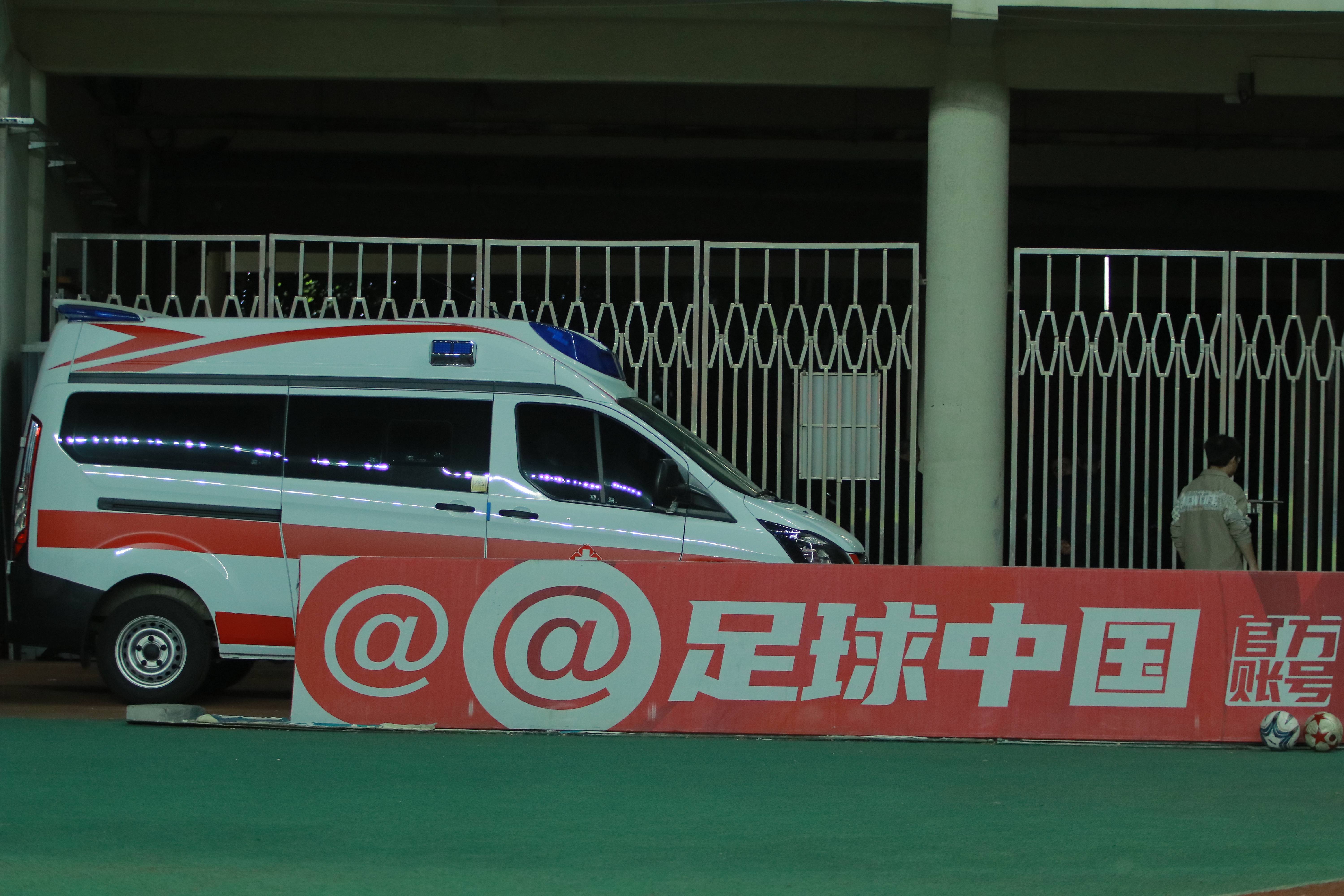 足球职业联赛近期赛事备受关注，球迷热情高涨